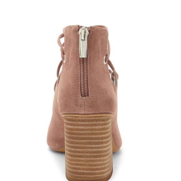 Vince Camuto Nahara Suede Sandal Shoe Color Dry Rose Suede  Vince Camuto Nahara Lace Up Dry Rose Sandals NEW